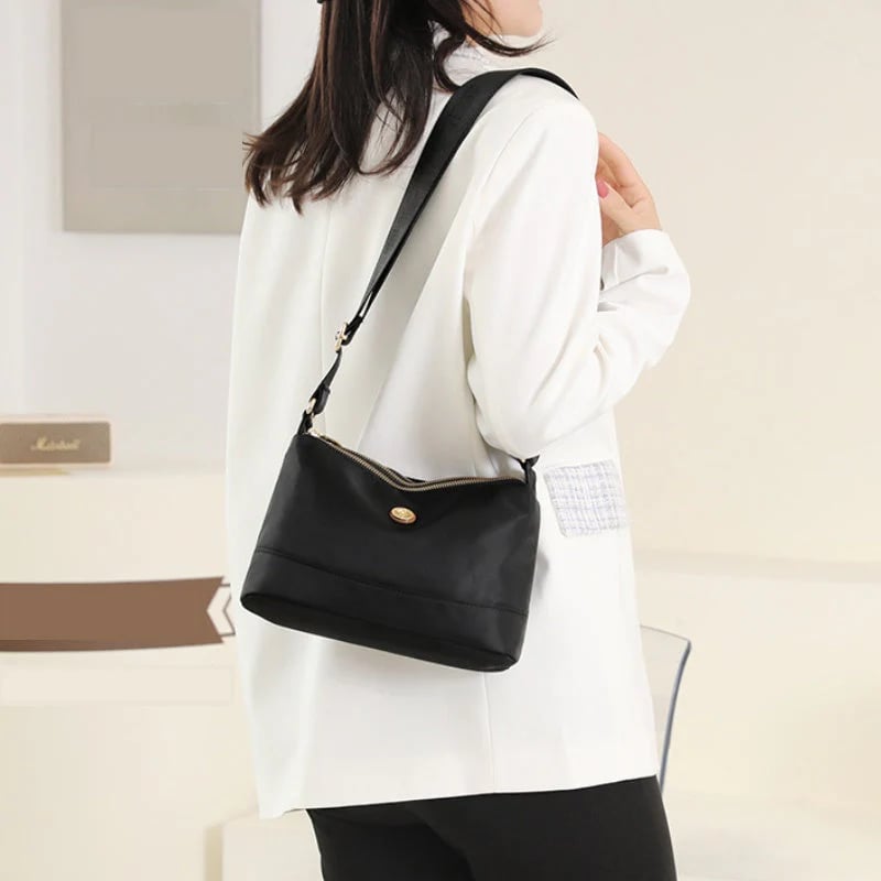 Multifunctional Shoulder Bag – Stylish and Secure on the Go