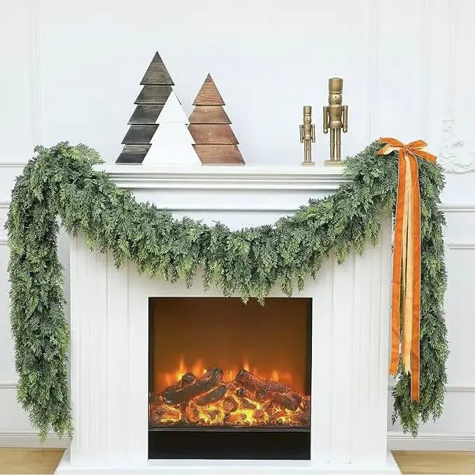 Garland of Rubber Leaves — Natural Warmth and Lasting Charm