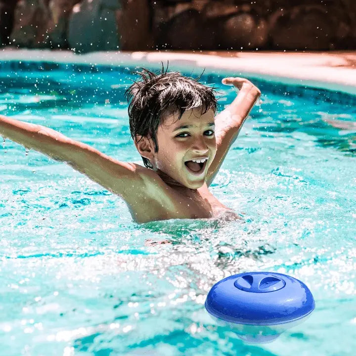 Fast-dissolving cleaning tablets for garden pools