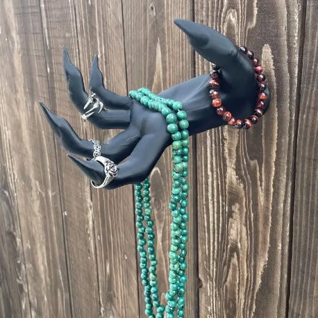 Demon Claw Sculpture — Eerie Eye-Catcher for Dark Rooms