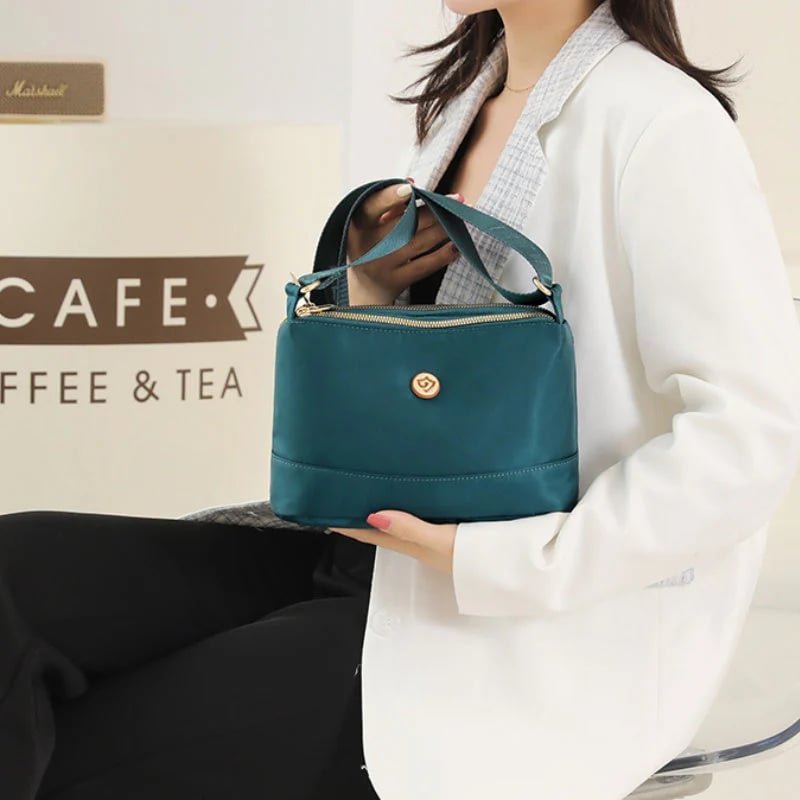 Multifunctional Shoulder Bag – Stylish and Secure on the Go