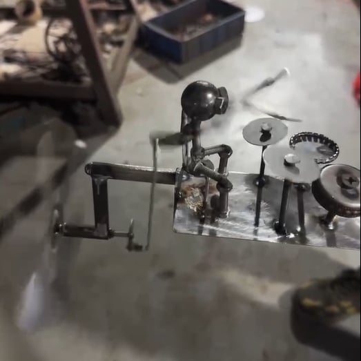 Handgefertigtes Metall-Windrad „Rockband“ – Inkl. 70 cm Erdspieß Mivoza Deutschland