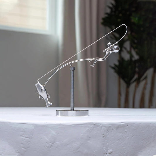Skulptur „Balancierender Fischer“ — Besonderes Angler-Geschenk Mivoza Deutschland