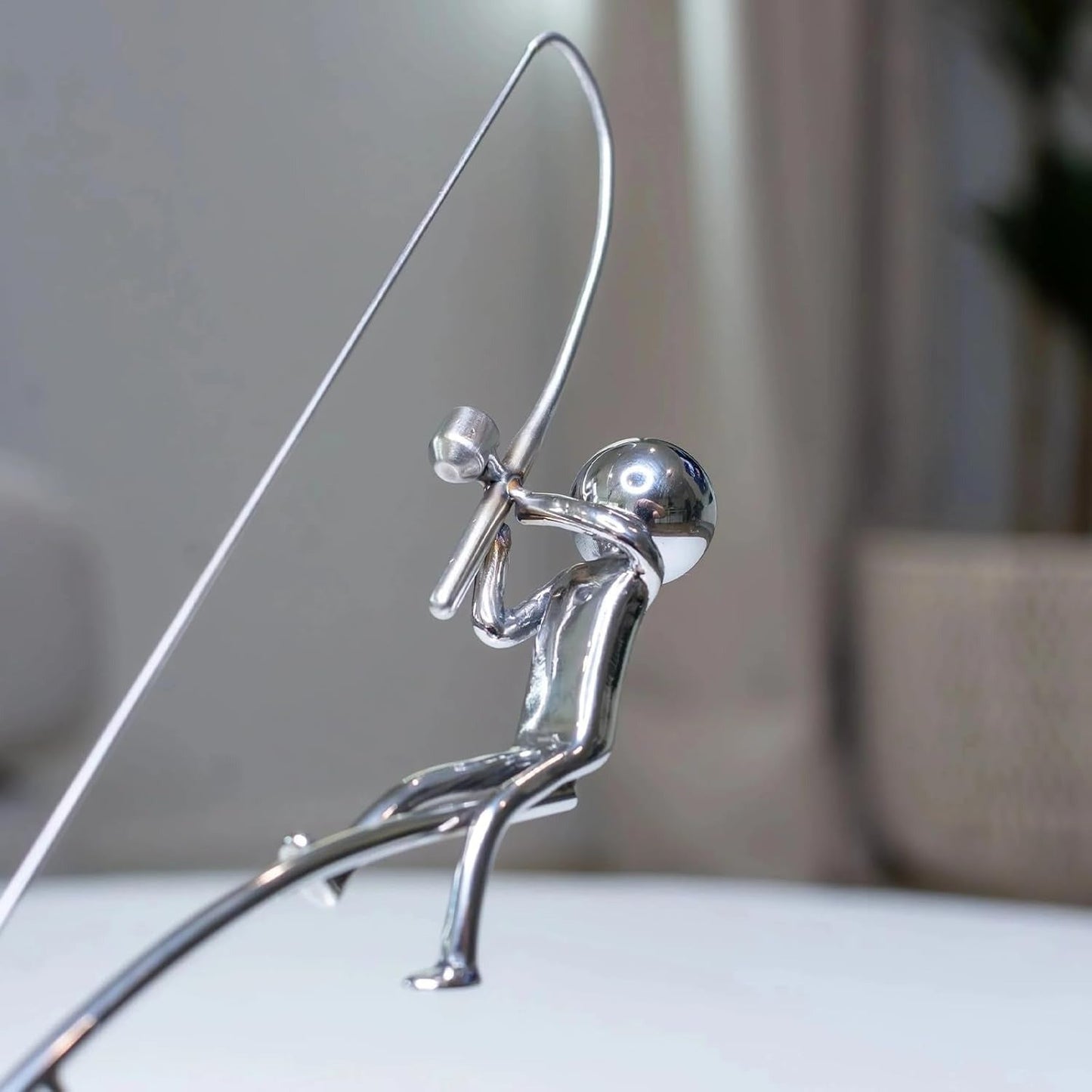 Skulptur „Balancierender Fischer“ — Besonderes Angler-Geschenk Mivoza Deutschland