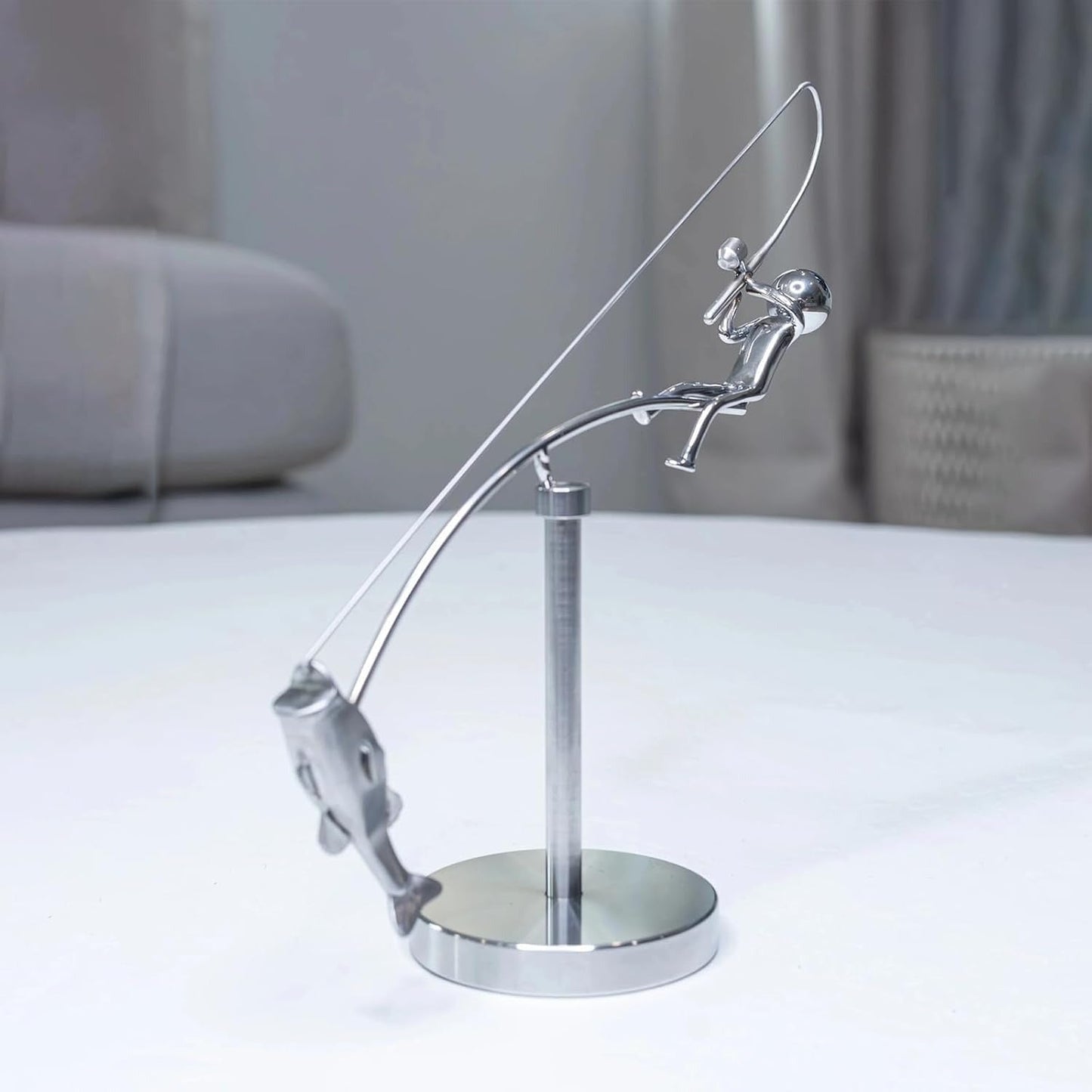 Skulptur „Balancierender Fischer“ — Besonderes Angler-Geschenk Mivoza Deutschland
