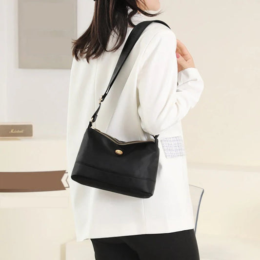 Multifunctional Shoulder Bag – Stylish and Secure on the Go