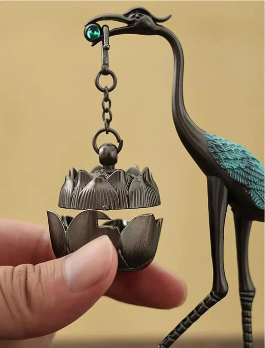 Lotus Crane Decoration & Aroma Diffuser – For Relaxed Senses & Warm Ambience