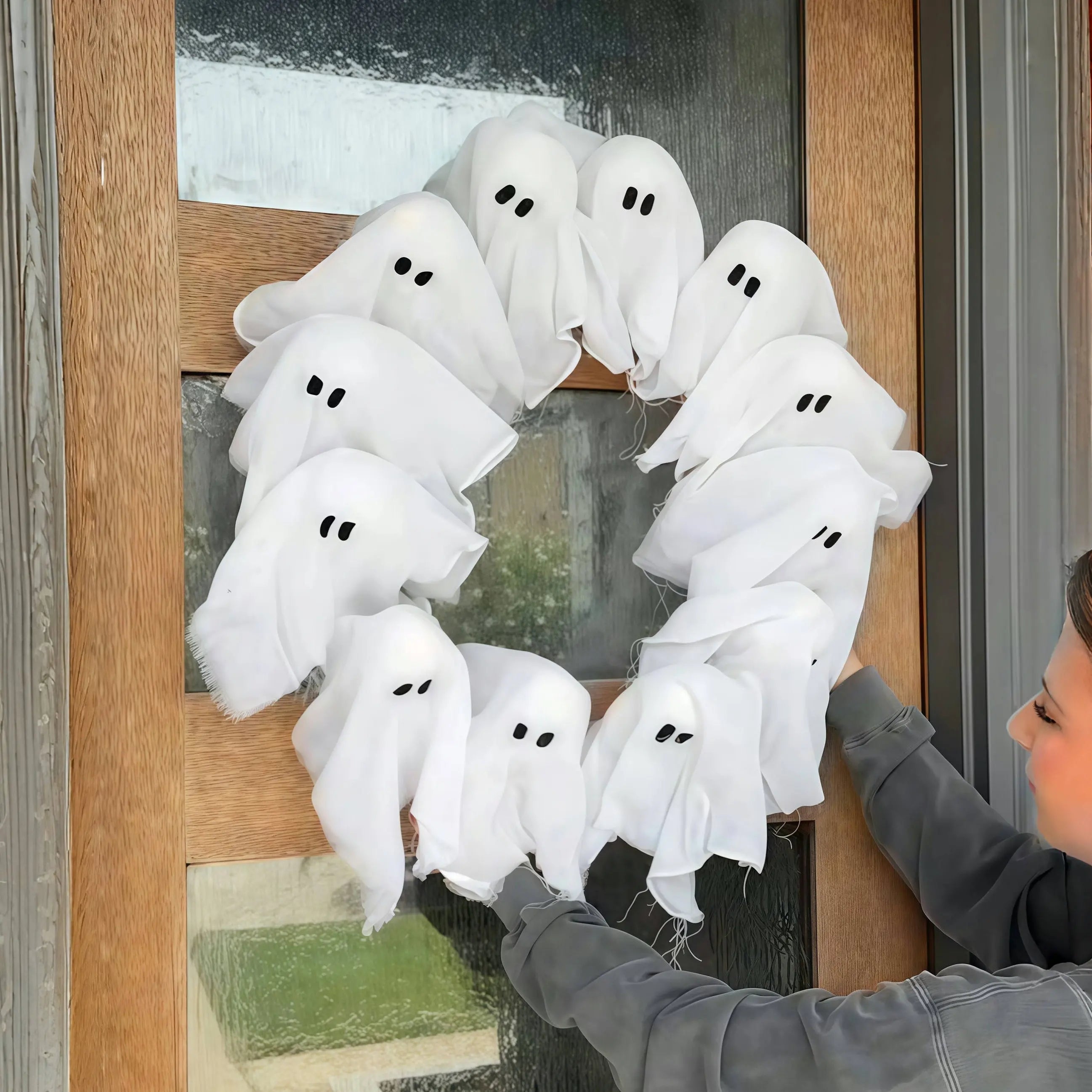 Halloween Decoration Wreath — Mysterious Spirit Glow for Atmosphere