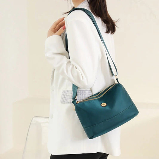 Multifunctional Shoulder Bag – Stylish and Secure on the Go