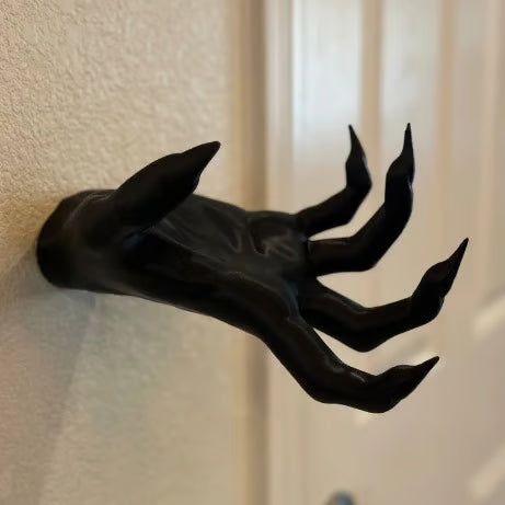 Demon Claw Sculpture — Eerie Eye-Catcher for Dark Rooms