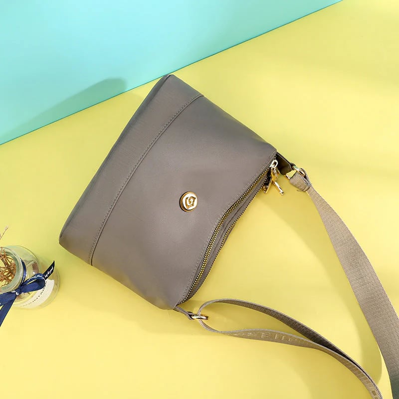 Multifunctional Shoulder Bag – Stylish and Secure on the Go