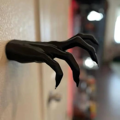 Demon Claw Sculpture — Eerie Eye-Catcher for Dark Rooms