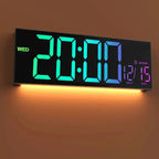 Große mehrfarbige digitale Wanduhr