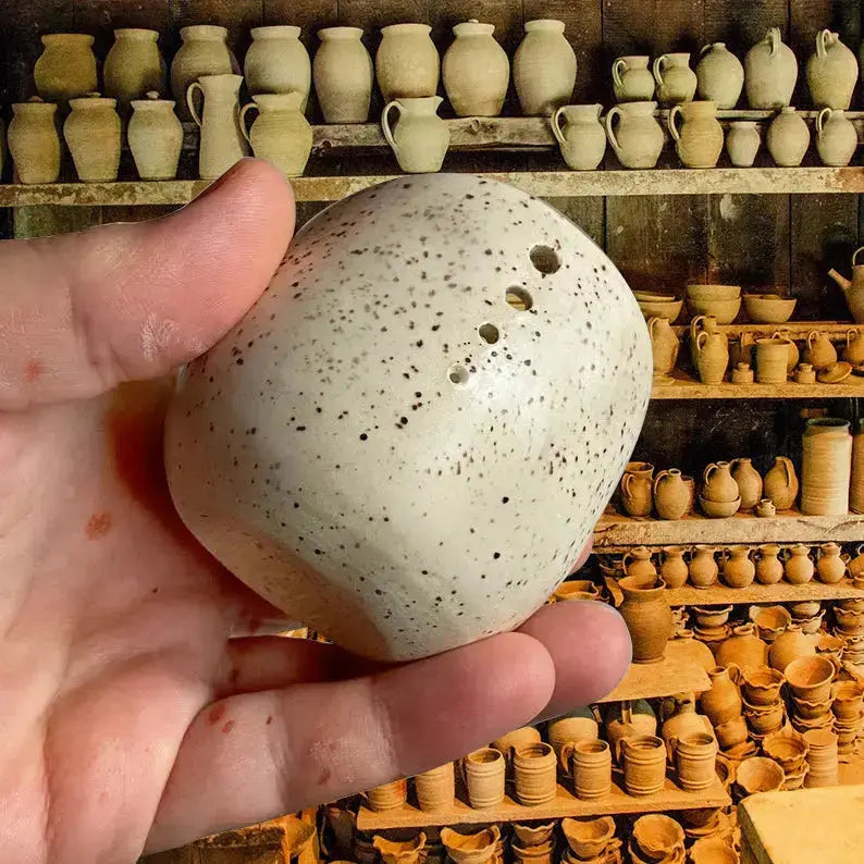 1+1 Gratis | Keramik-Kräuterstreuer mit rustikalem Handwerkscharme