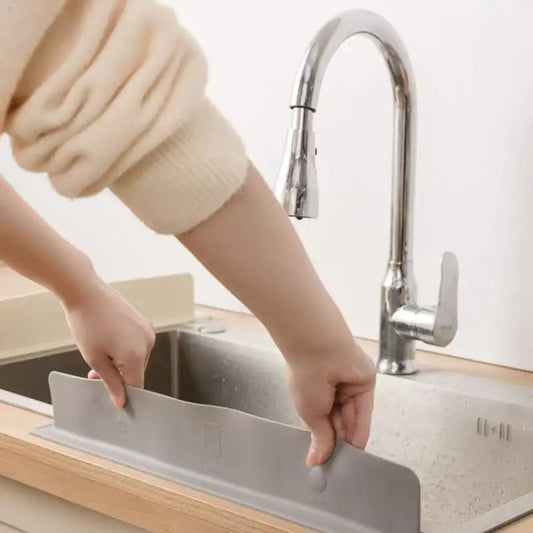 Silicone Splash Guard for Faucets — Keeps Clothing and Work Surfaces Dry