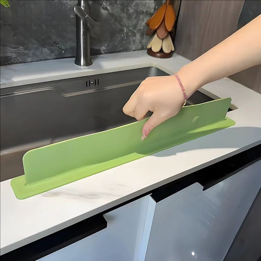 Silicone Splash Guard for Faucets — Keeps Clothing and Work Surfaces Dry