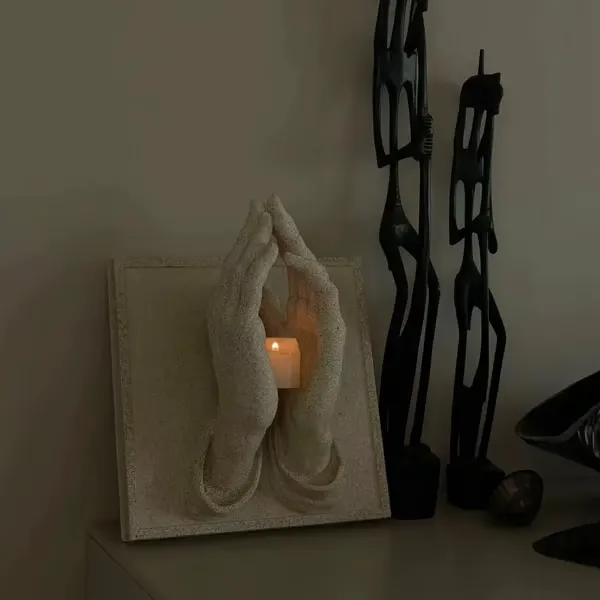 Praying Hands--A Perfect Blend of Warmth and Wishes Mivoza Deutschland