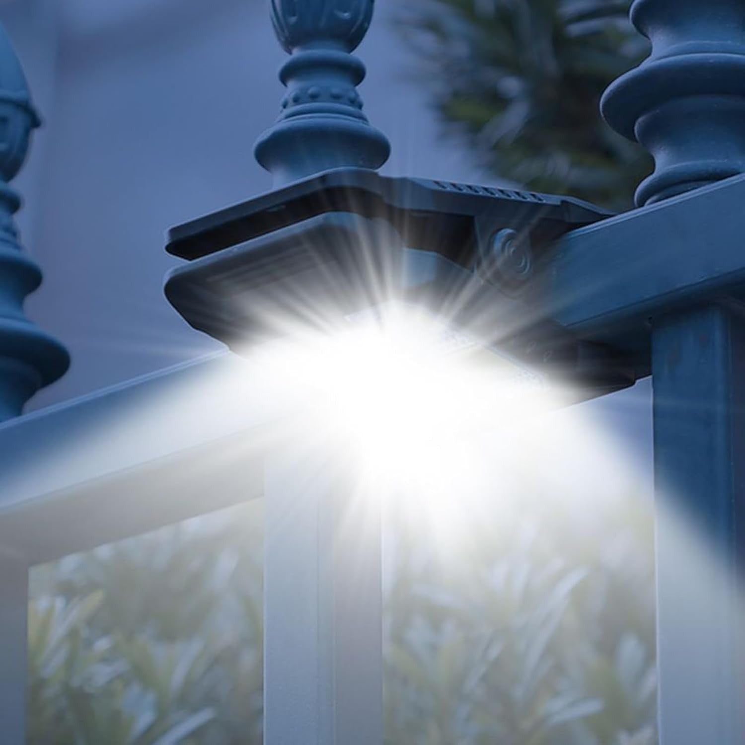 Solar Clip Lamp with Motion Sensor — Simple Light for Garden & Greenhouse